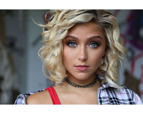 people-blonde-blue-eyes-face